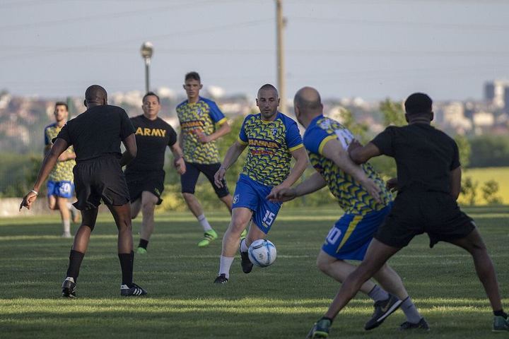 开云体育 · 球迷观赛（资料示意）